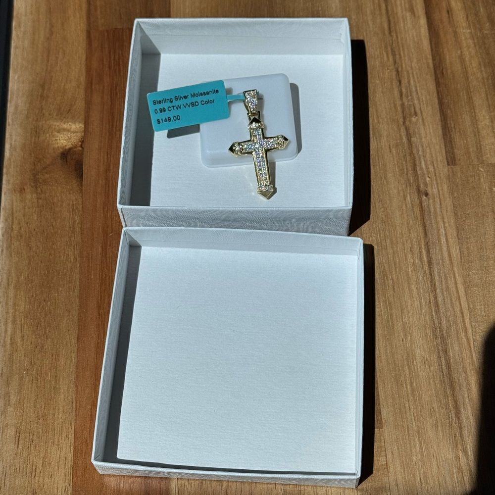 NWT Gold Sterling Silver Moisanite Cross Pendant 0.99 CTW WSD Color - Picture 4 of 4